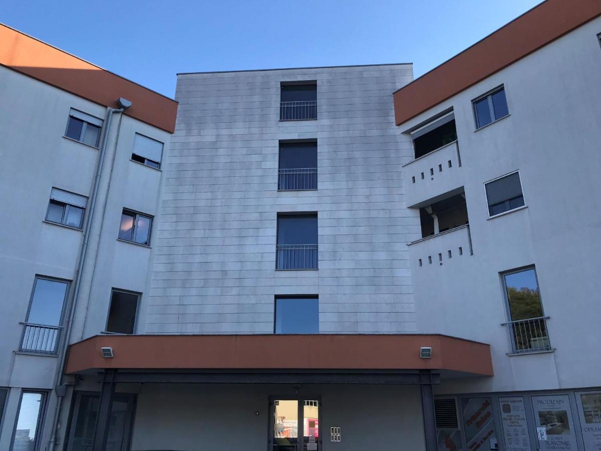 Apartment Angela With Private Garage Slot PUY Exterior foto