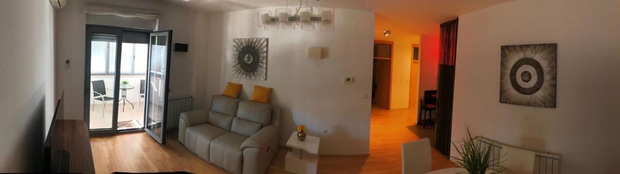Apartment Angela With Private Garage Slot PUY Exterior foto